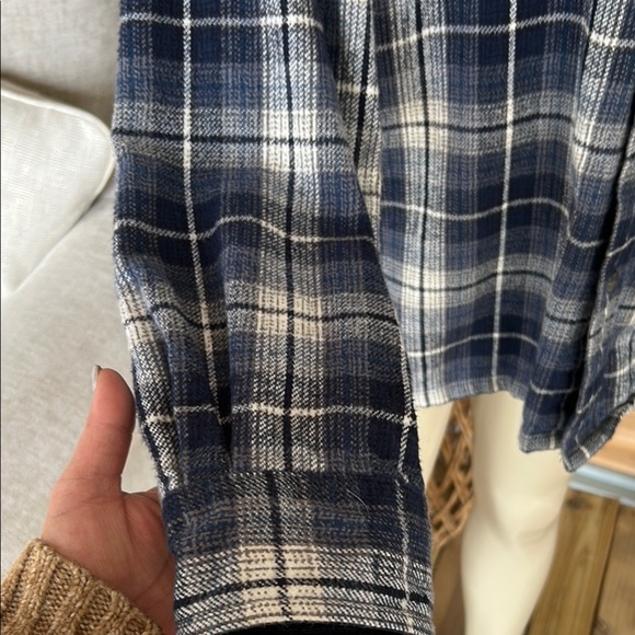 St. John’s Bay Blue and White Plaid Button-Up Shirt size Large - Picture 6 of 8